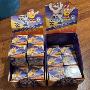 WWE MYSTERY MINIS VINYLE FIGURES